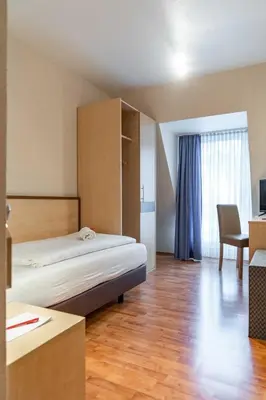 Ein Bett oder Betten in einem Zimmer der Unterkunft Astoria City Resort Essen by Mayburgh