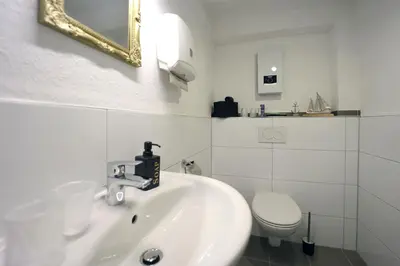 Ein Badezimmer in der Unterkunft THE CORNISH ARMS Guest House