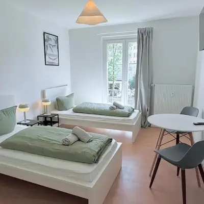 BEGE APARTMENTS: FIRM RELAX