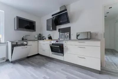 Küche/Küchenzeile in der Unterkunft Zentrales 75qm Apartment Tischfußball & Komfort