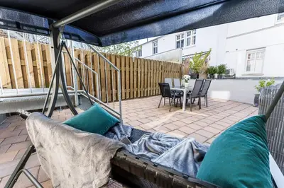 Ein Balkon oder eine Terrasse in der Unterkunft Große Terassen-Wohnung mit Grill, Playstation 5, Billardtisch und Massagesessel