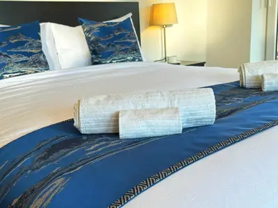 Ein Bett oder Betten in einem Zimmer der Unterkunft Quiet Garden-View Studio Apartment