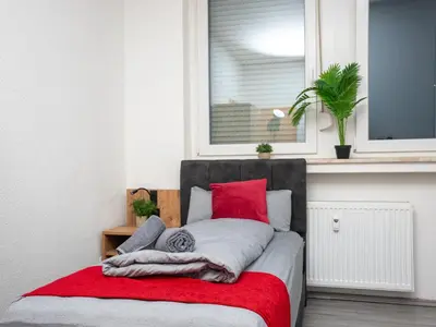 Ein Bett oder Betten in einem Zimmer der Unterkunft Serviceroom24 - Space in Recklinghausen WLAN - Smart-TV - 24-7 Check-in und Küche