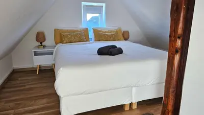 Ein Bett oder Betten in einem Zimmer der Unterkunft Modern 2.5 Bedroom Duplex Apartment near Messe, Airport, Arena
