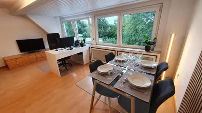 TV/Unterhaltungsangebot in der Unterkunft Modern 2.5 Bedroom Duplex Apartment near Messe, Airport, Arena
