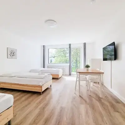 Tolstov Apartments - Monteurwohnungen - 3 Schlafzimmer - Küche - Balkon - Waschmaschine - 25 Min zur Messe DUS