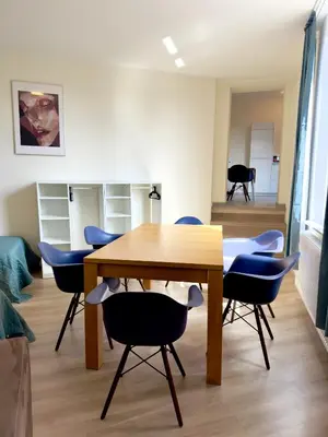 Ein Sitzbereich in der Unterkunft 4 Rooms, free Parking, 25 min to Düsseldorf, 100 Mbps WLAN