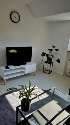 TV/Unterhaltungsangebot in der Unterkunft Zentrale, ruhige Ferienwohnung am Bergmannsheil KH Wlan & Self-Check-in