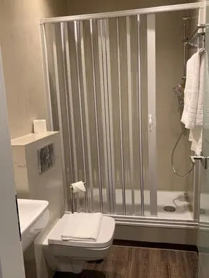 Ein Badezimmer in der Unterkunft Millrather Brauhaus