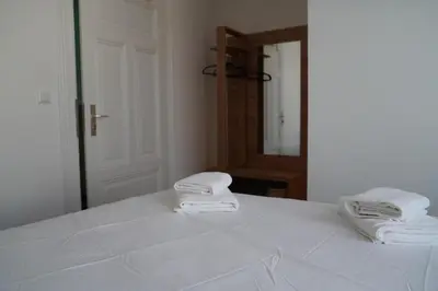 Ein Bett oder Betten in einem Zimmer der Unterkunft Millrather Brauhaus