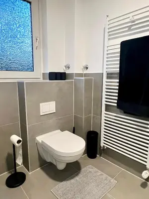 Ein Badezimmer in der Unterkunft 2Br freeParking DUS Airp DUS Ess NTFLX