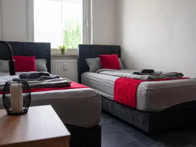 Ein Bett oder Betten in einem Zimmer der Unterkunft Livemore24 - Apartment 4 in Duisburg WLAN - Smart-TV - 24-7 Check-in und Küche