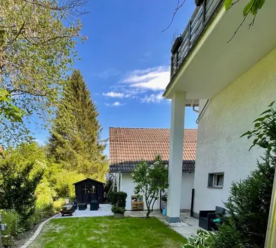 Ein Garten an der Unterkunft Ferien-Monteur-Wohnung am Bach im Grünen mit 3 Schlafzimmer
