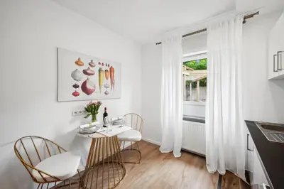 Ein Sitzbereich in der Unterkunft Beautiful 1-Bedroom Apartment with Kitchen, King Bed and Free Wifi in Wuppertal