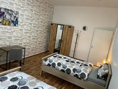 Ein Bett oder Betten in einem Zimmer der Unterkunft OnThePoint, Erdgeschoss, Abstellplatz für Fahrräder, City und Innenhafen 5 Gehminuten!!!