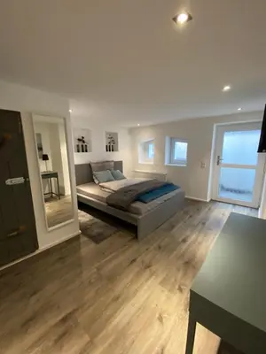 Ein Bett oder Betten in einem Zimmer der Unterkunft Souterrain Wohnung in einer Stadtvilla