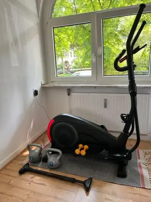 Das Fitnesscenter und/oder die Fitnesseinrichtungen in der Unterkunft Casa Luna 6 min Hbf , Erdgeschosswohnung ,Altbau