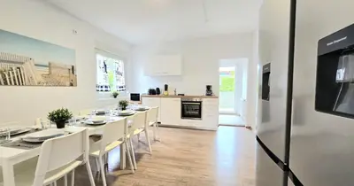 Küche/Küchenzeile in der Unterkunft Modern 4-Room Apartment with Balcony & Free Parking & Free Wi-Fi - KA02