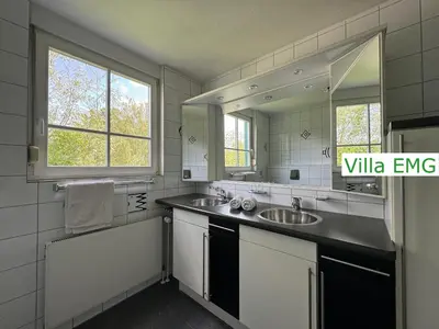 Küche/Küchenzeile in der Unterkunft Ferienhaus Villa EMG Gelsenkirchen nah Essen Dortmund mit Pool und Garten für Familien Gruppen bis 21 Personen