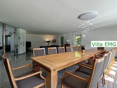 Küche/Küchenzeile in der Unterkunft Ferienhaus Villa EMG Gelsenkirchen nah Essen Dortmund mit Pool und Garten für Familien Gruppen bis 21 Personen