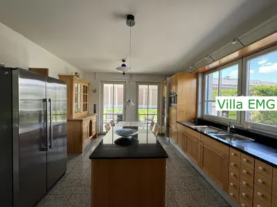 Küche/Küchenzeile in der Unterkunft Ferienhaus Villa EMG Gelsenkirchen nah Essen Dortmund mit Pool und Garten für Familien Gruppen bis 21 Personen