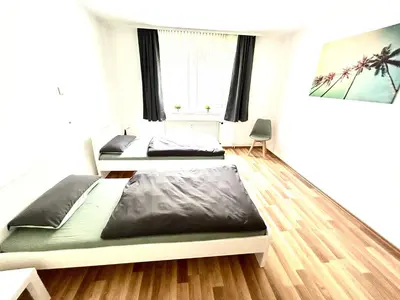 Ein Bett oder Betten in einem Zimmer der Unterkunft Kulturmensch Oberhausen mit Balkon