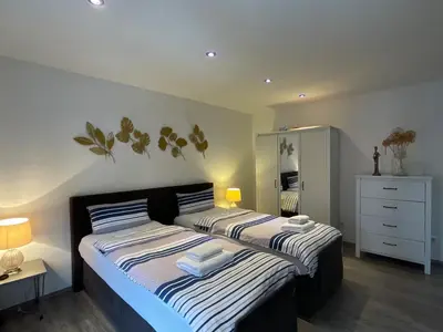 Ein Bett oder Betten in einem Zimmer der Unterkunft Helle, großzügige Wohnung für bis zu 6 Personen