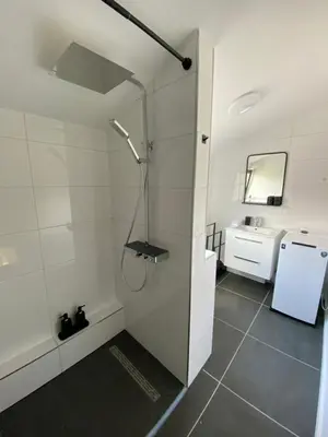Ein Badezimmer in der Unterkunft Zentrales modernes Apartment, Nähe Zoo und Stadion