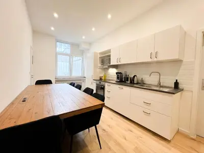 Küche/Küchenzeile in der Unterkunft Vibehome Düsseldorf - Little Tokyo