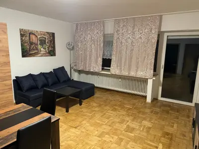 Ein Sitzbereich in der Unterkunft Laras voll ausgestattete Gartenwohnung mit WLAN und TV