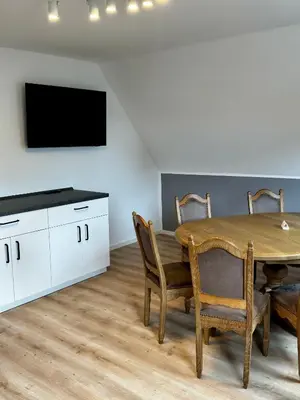 TV/Unterhaltungsangebot in der Unterkunft ERSTAY - moderne Zimmer