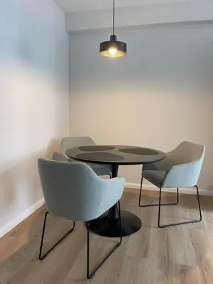 Ein Sitzbereich in der Unterkunft Pure Stay