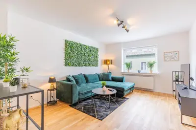 Ein Sitzbereich in der Unterkunft FeWo Horst - Moderne 2 Zimmerwohnung im Herzen von GE-Horst nähe Amphitheather und Arena AufSchalke