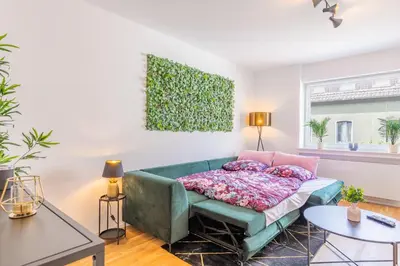 Ein Bett oder Betten in einem Zimmer der Unterkunft FeWo Horst - Moderne 2 Zimmerwohnung im Herzen von GE-Horst nähe Amphitheather und Arena AufSchalke