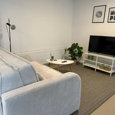 BSD Apartment - Self Check-in & Parkplatz