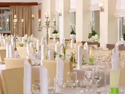 Ein Restaurant oder anderes Speiselokal in der Unterkunft Landhotel Mutter Althoff