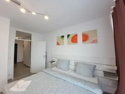 Ein Bett oder Betten in einem Zimmer der Unterkunft 2 Zimmer Wohnung in Zentrale Lage