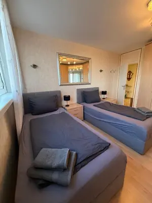 Ein Sitzbereich in der Unterkunft Zentrales Apartment für bis zu 5 Personen mit Balkon, Parkplatz, Waschmaschine & direkten Einkaufsmöglichkeiten