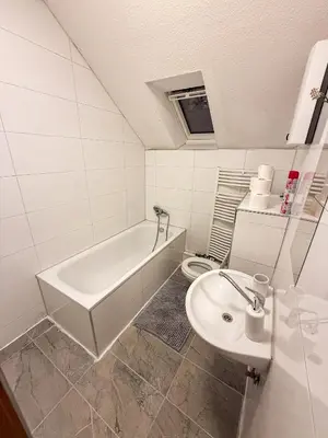 Ein Badezimmer in der Unterkunft Ruhr Business Apartments Essen Apartment mit 7 Einzelbetten Privat