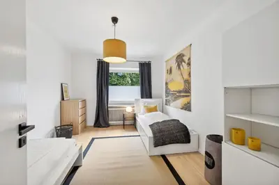Ein Bett oder Betten in einem Zimmer der Unterkunft Schicke grosse Wohnung Apartment Wuppertal Ronsdorf- Nähe DUS & Dortmund & Köln & Essen