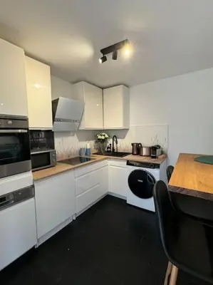 Küche/Küchenzeile in der Unterkunft 2 Raum City-Apartment 5min zum HBF Grupello-2