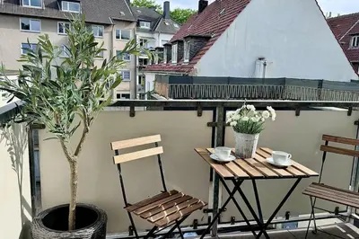 Ein Balkon oder eine Terrasse in der Unterkunft 15 Minuten Fußweg zum Stadion und Privatparkplatz