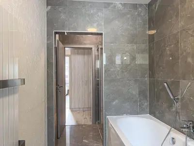 Ein Badezimmer in der Unterkunft T&K Apartments near Messe Fair Trade Düsseldorf und Airport EG