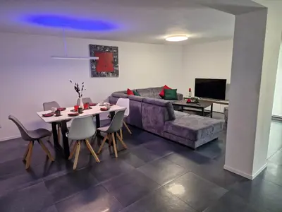 TV/Unterhaltungsangebot in der Unterkunft Moers City Apartments OG