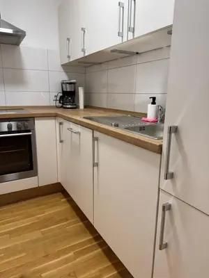 Küche/Küchenzeile in der Unterkunft Barrierefreie Wohnung im Herzen der Stadt mit Parkplatz, Wifi und TV - Emma