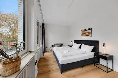 Ein Bett oder Betten in einem Zimmer der Unterkunft Apartment Düsseldorf 100QM, 6 Personen, Balkon, Messe, Küche