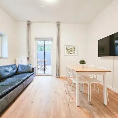 Tolstov Apartments - 4 Zimmer Wohnung mit Terrasse