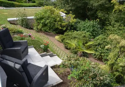 Ein Garten an der Unterkunft Zentrale aber ruhige Lage - Wohnung für bis zu 3 Personen