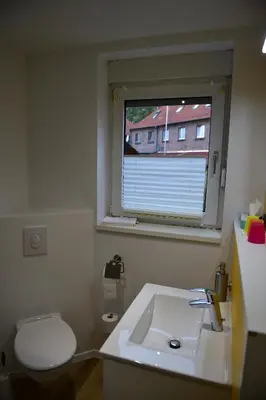 Ein Badezimmer in der Unterkunft Ganzes Monteurhaus mit 4 Schlafzimmern für bis zu 8 Gäste