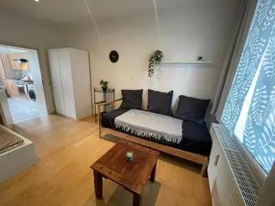 Ein Bett oder Betten in einem Zimmer der Unterkunft Apartment, parterre, für 3 Gäste, Zentral gelegen, Mitsubishi Halle